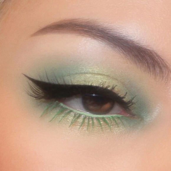 Colourpop x The Child™ Eyeshadow Palette - Picture 7 of 10